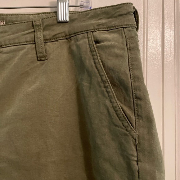 Kut From The Kloth Stretch Twill Catherine 7” Short in Loden Size 18 NWT - Picture 6 of 12